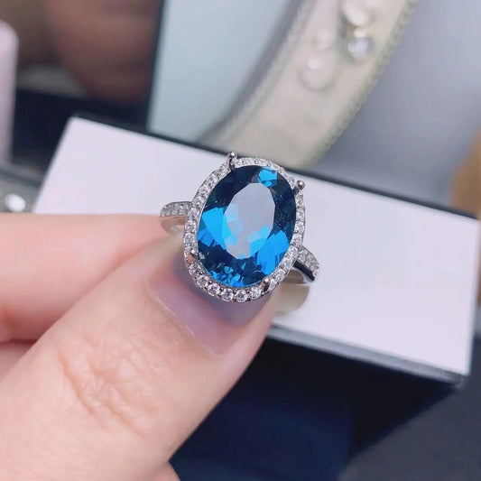 💎 Anillo de Topacio Azul Natural de Londres — Elegancia Moderna con Estilo Geométrico