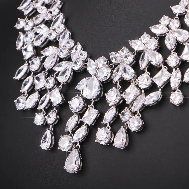 👑 Conjunto de Lujo para Novia — Collar y Pendientes con Borlas Elegantes, Estilo Europeo y Americano