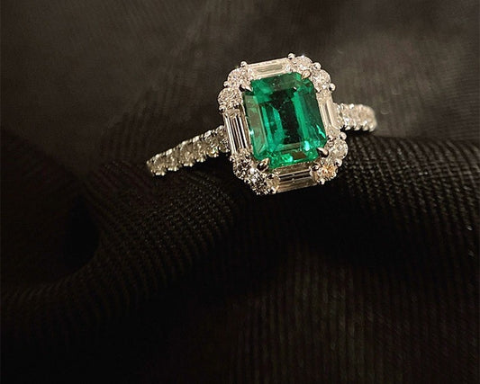 💚 Emerald Ring in Pure Silver — Elegance, Luxury and Timeless Craftsmanship