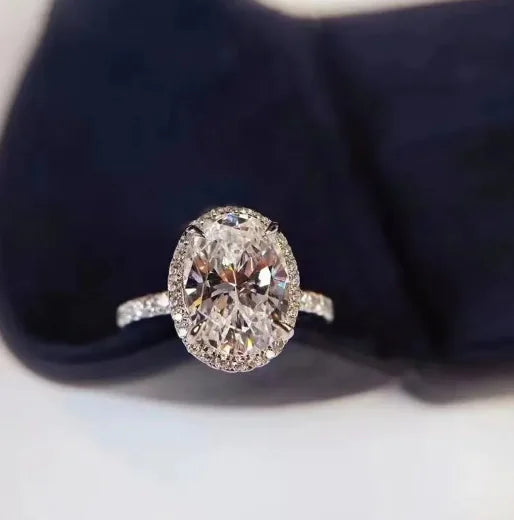💎 Egg-Shaped Moissanite Ring — Timeless Elegance and Exceptional Brilliance