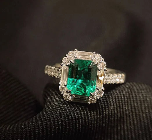 💚 Emerald Ring in Pure Silver — Elegance, Luxury and Timeless Craftsmanship