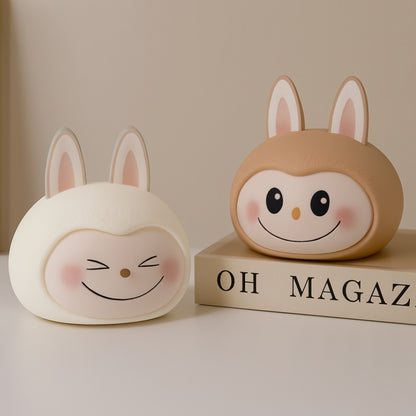 ALBEZON® LABUJOY™ NIGHT – Luz Nocturna Infantil Labubu | Dulces Sueños con Luz y Ternura